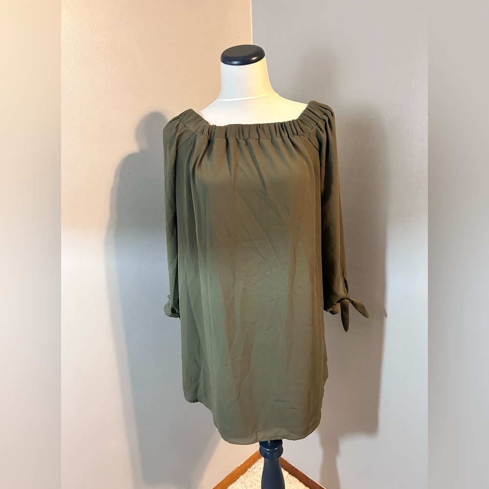 Express hunter green off the shoulder dress size medium